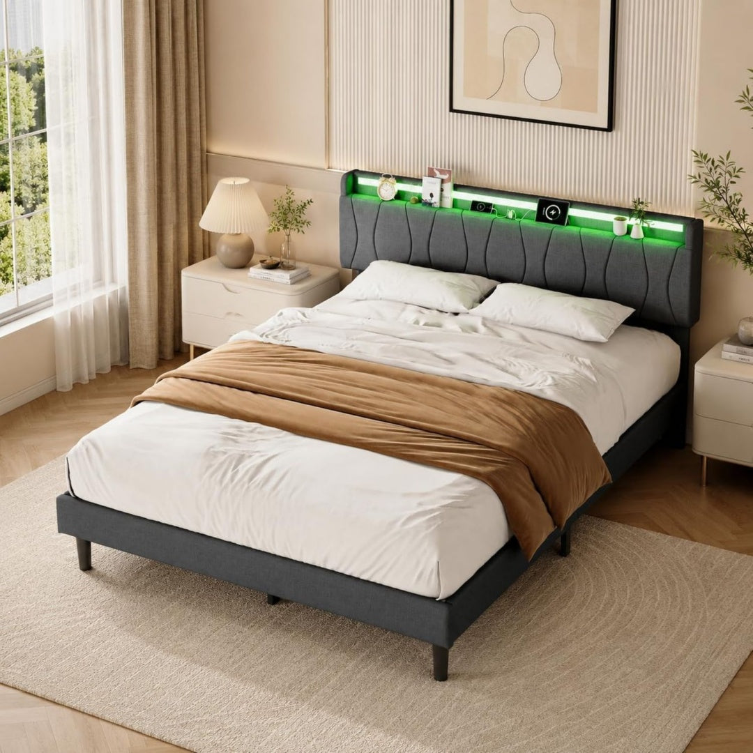 Das Bettgestell misst 160 x 200 cm in Grau