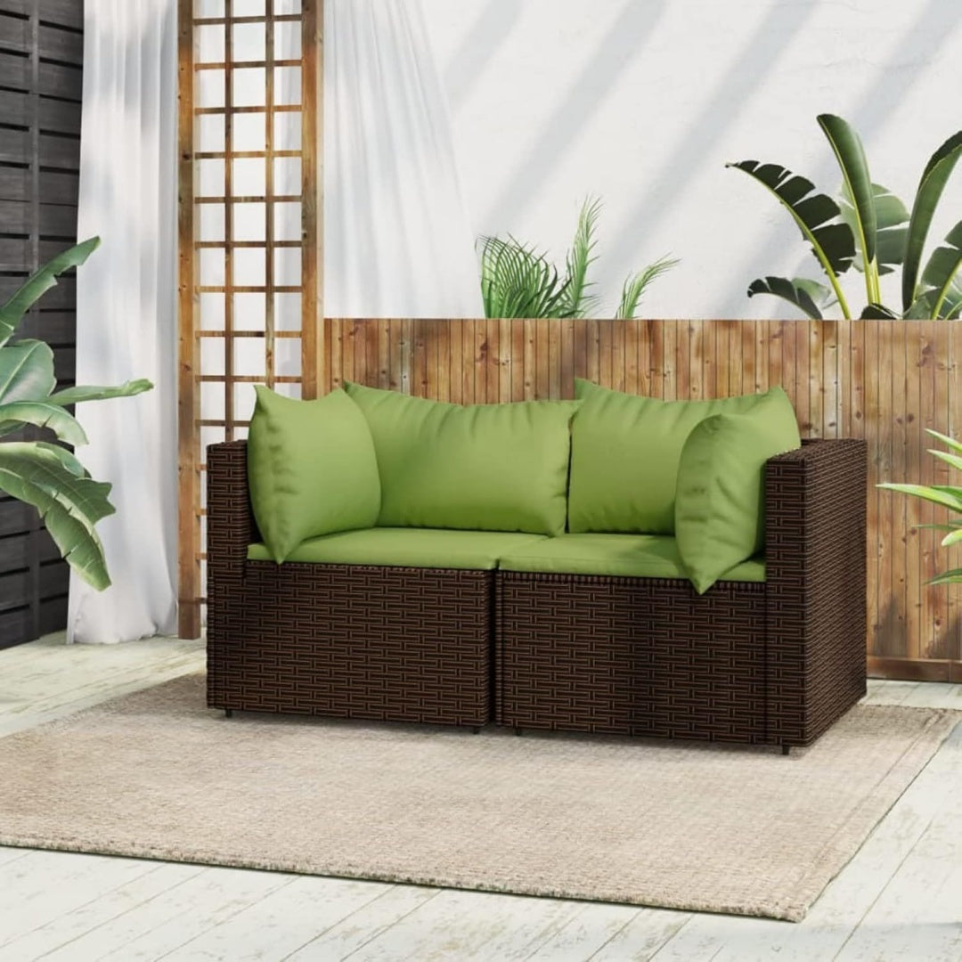 Die Gestaltung von dem Sofa wird durch Rattan gepraegt