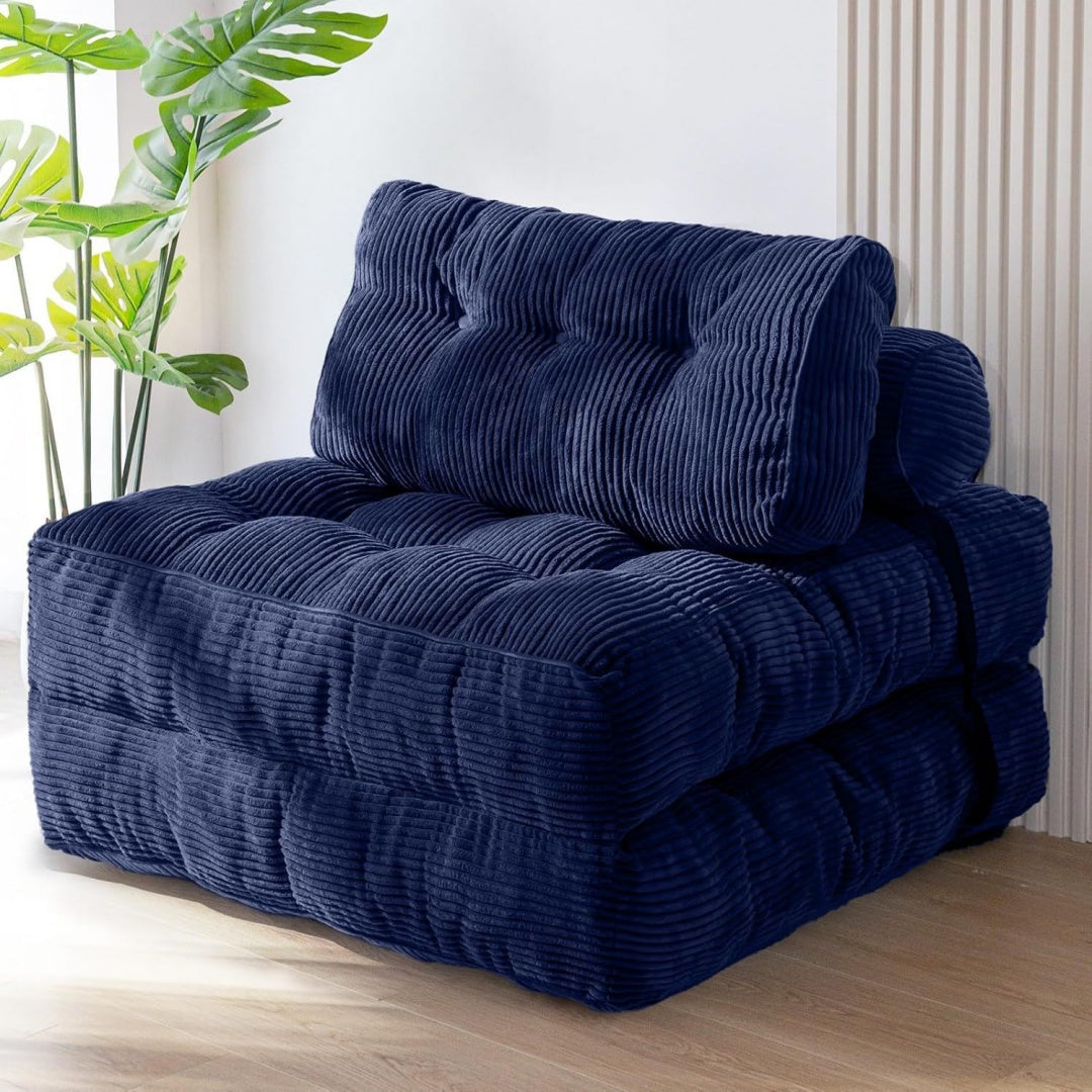 Sofa verbindet weiche Polster und eine klappbare Konstruktion