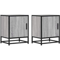 Ein Metallgestell an dem Nachttisch aus Holzwerkstoff und Metall