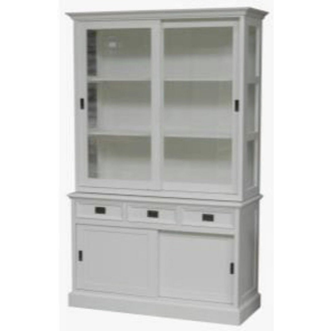 Das Sideboard nimmt mit 125 cm Gestalt an