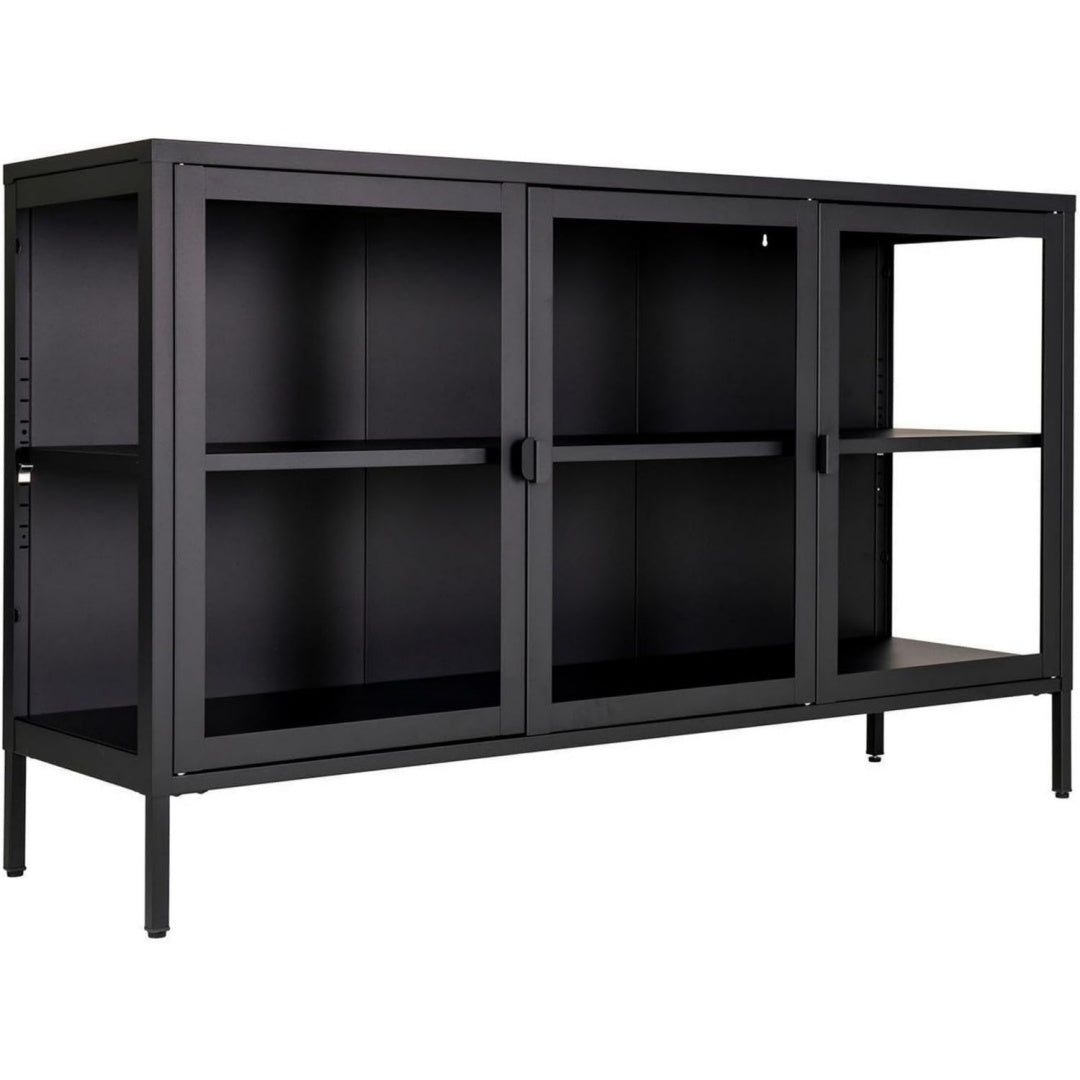 Geschlossener Stauraum trifft bei dem Sideboard auf verstellbare Ablagen